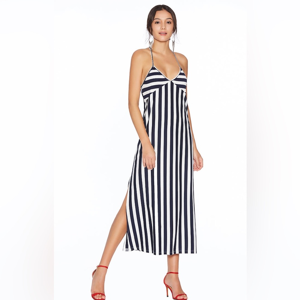 AVANTLOOK BEAUTIFUL 🤩 SEXY BLACK AND WHITE STRIPED SIDE CUT  DRESS